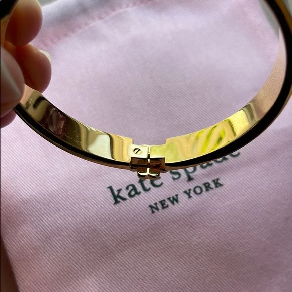 kate spade heritage spade flower hinged bangle - Picture 5 of 5